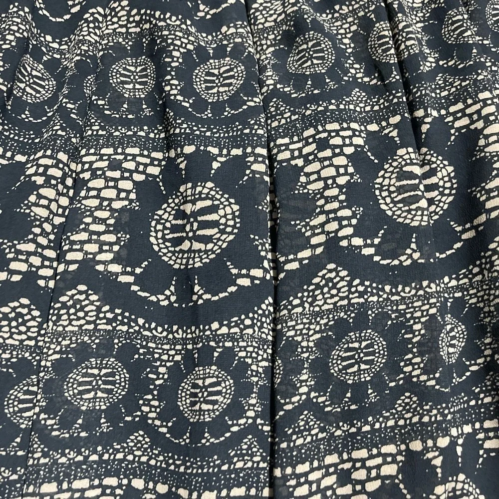 Women’s Gap Skirt Dark Blue and Cream Flower Lace Print Lined Pleated Size 1